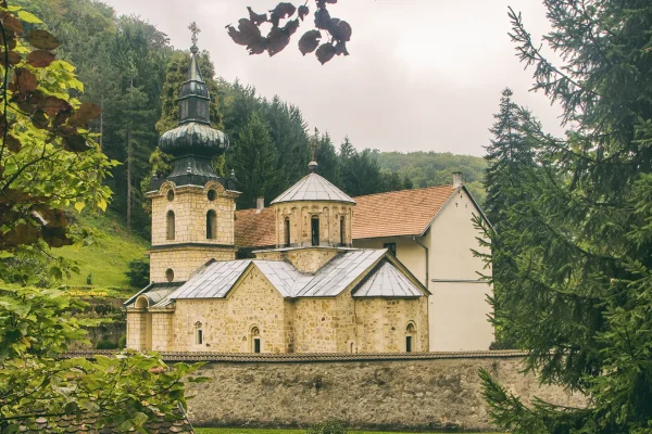 Manastiri Kaona i Tronoša
