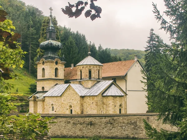 Manastiri Kaona i Tronoša